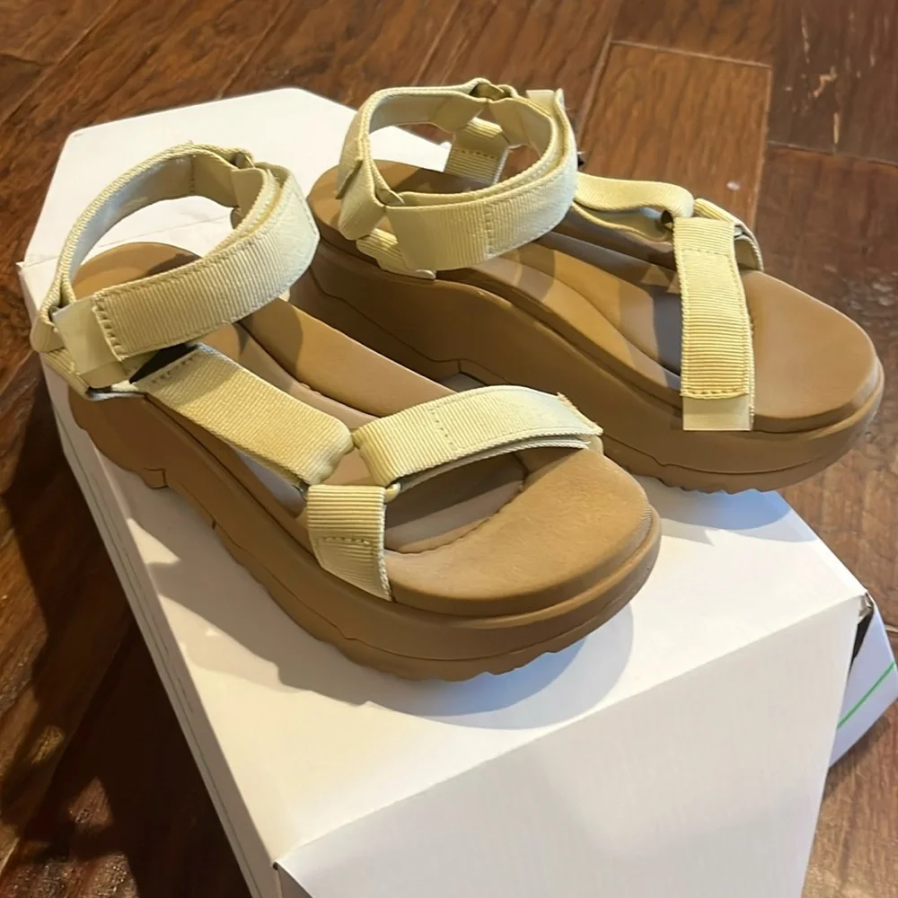 Teva strap sandals - Picture 1 of 4
